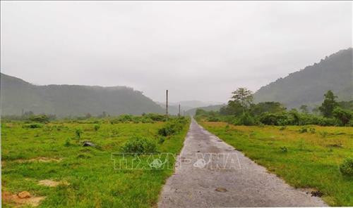 Dự án đầu tư 85 tỉ đồng thiếu vốn hoàn thiện, khu tái định cư Khe Mừ nguy cơ bị bỏ hoang lãng phí. Ảnh: Nguyễn Oanh-TTXVN Dự án đầu tư 85 tỉ đồng thiếu vốn hoàn thiện, khu tái định cư Khe Mừ nguy cơ bị bỏ hoang lãng phí. Ảnh: Nguyễn Oanh-TTXVN