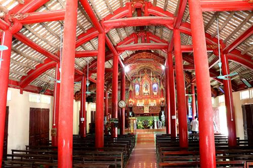 Nét kiến trúc độc đáo của nhà thờ Hoàng Xá. Ảnh: Trung Kiên – TTXVN Bên trong nhà thờ Hoàng Xá. Ảnh: Trung Kiên – TTXVN Nét kiến trúc độc đáo của nhà thờ Hoàng Xá. Ảnh: Trung Kiên – TTXVN