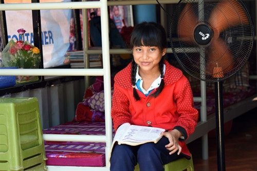 Em Hồ Thị Lan lớp 6A học tại nhà bán trú.