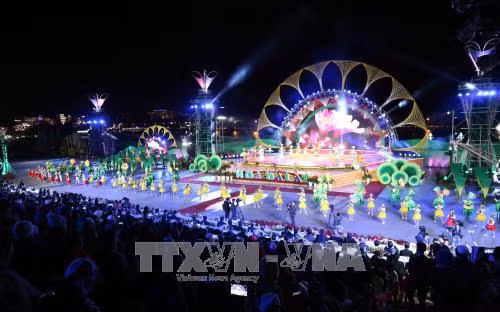 Quang cảnh Lễ khai mạc Festival hoa Đà Lạt. Ảnh: Nguyễn Dũng – TTXVN Quang cảnh Lễ khai mạc Festival hoa Đà Lạt. Ảnh: Nguyễn Dũng – TTXVN