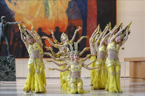 Điệu múa Phật nghìn tay đặc sắc và cuốn hút do các Nghệ sĩ thuộc Đoàn nghệ thuật người khuyết tật Trung Quốc trình diễn tại New York, Mỹ ngày 5/11/2018.