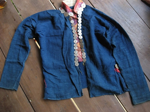 Áo thắc của phụ nữ Vân Kiều Áo thắc của phụ nữ Vân Kiều