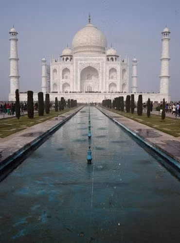 Đền Taj Mahal ở Agra, Ấn Độ. AFP/TTXVN.