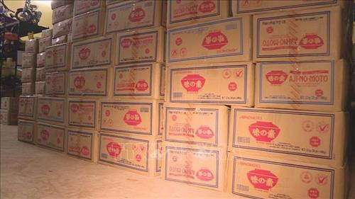 Số lượng lớn hạt nêm, bột ngọt không rõ nguồn gốc. Ảnh: TTXVN phát Số lượng lớn hạt nêm, bột ngọt không rõ nguồn gốc. Ảnh: TTXVN phát