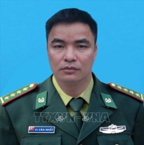 Đồng chí Vi Văn Nhất vừa có quyết định thăng quân hàm từ đại úy lên thiếu tá. Đồng chí hy sinh khi chưa kịp đeo quân hàm mới. Ảnh: TTXVN phát Đồng chí Vi Văn Nhất vừa có quyết định thăng quân hàm từ đại úy lên thiếu tá. Đồng chí hy sinh khi chưa kịp đeo quân hàm mới. Ảnh: TTXVN phát