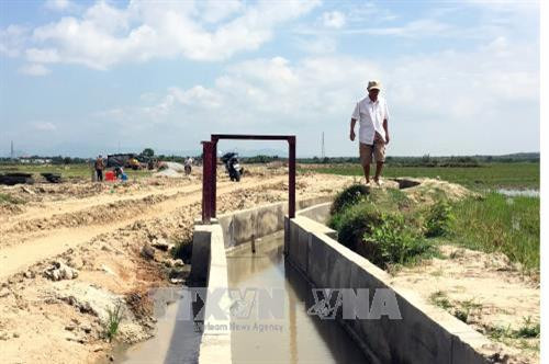 Kênh tưới tại xã Phước Nam, huyện Thuận Nam đã cơ bản hoàn thành, chuẩn bị dẫn nước phục vụ sản xuất. Ảnh: Công Thử