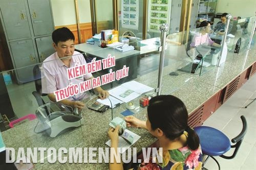 Ngân hàng Chính sách xã hội huyện Ba Bể hỗ trợ đồng bào sinh sống trên địa bàn vay vốn phát triển sản xuất. Ảnh: An Thành Đạt Năm 2018, Trạm Khuyến nông huyện Ba Bể xây dựng mô hình trồng cây mướp đắng rừng, mở thêm cho đồng bào cơ hội phát triển kinh tế. Ảnh: An Thành Đạt Phát triển cây ngô góp phần chuyển dịch cơ cấu nông nghiệp, nông thôn ở huyện Ba Bể. Trong ảnh: Mùa thu hoạch ngô ở xã Mỹ Phương. Ảnh: An Thành Đạt Khai thác và chế biến lâm sản trên địa bàn huyện Ba Bể góp phần tạo việc làm cho lao động địa phương. Ảnh: An Thành Đạt Hợp tác xã chè Mỹ Phương, huyện Ba Bể luôn vận động đồng bào chú trọng nâng cao chất lượng sản phẩm, cam kết áp dụng đúng quy trình sản xuất chè an toàn. Ảnh: An Thành Đạt