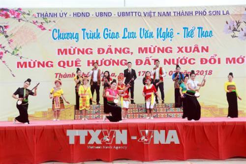 Phó Chủ tịch Thường trực Quốc hội Tòng Thị Phóng vui xuân cùng đồng bào Sơn La ảnh 7 Phó Chủ tịch Thường trực Quốc hội Tòng Thị Phóng vui xuân cùng đồng bào Sơn La ảnh 7