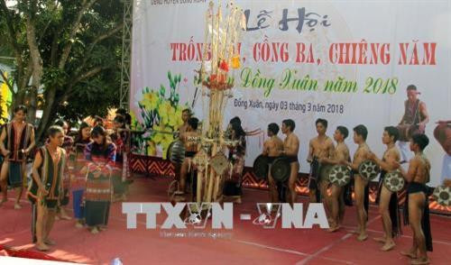 Trình diễn tại lễ hội. Ảnh: Thế Lập - TTXVN Trình diễn tại lễ hội. Ảnh: Thế Lập - TTXVN