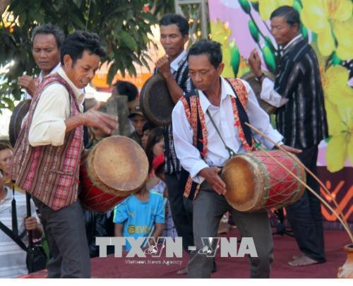 Trình diễn tại lễ hội. Ảnh: Thế Lập - TTXVN Trình diễn tại lễ hội. Ảnh: Thế Lập - TTXVN