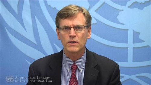 Giáo sư Sean D.Murphy.