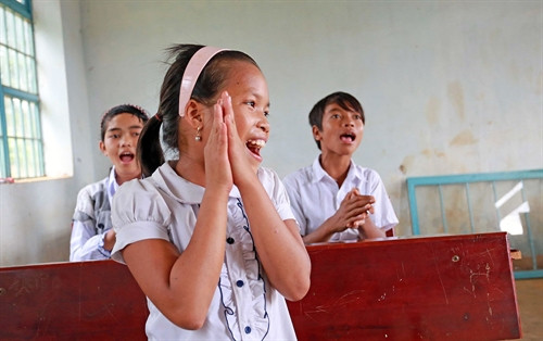 Một tiết học nhạc vui vẻ của các em học sinh lớp 5 tại điểm trường thôn 4. Một tiết học nhạc vui vẻ của các em học sinh lớp 5 tại điểm trường thôn 4.