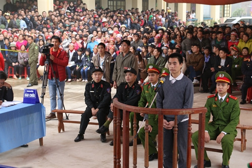 Bị cáo Tẩn Láo Lở tại phiên tòa. Ảnh: Huy Thông- TTXVN Bị cáo Tẩn Láo Lở tại phiên tòa. Ảnh: Huy Thông- TTXVN