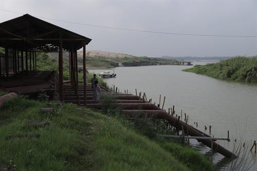 Theo ông Nguyễn Xuân Đại, Phó Giám đốc Sở Nông nghiệp và Phát triển nông thôn Hà Nội, tính đến 7 giờ ngày 15/2, có 5 công ty thủy lợi của thành phố đã cấp đủ nước tưới cho 78.680 ha, đạt 86,2% diện tích sản xuất vụ Xuân. Những huyện gieo cấy lúa Xuân đạt tỷ lệ cao là: Ứng Hòa, Mỹ Đức, Phú Xuyên… Huyện Mê Linh có tỷ lệ diện tích đủ nước đạt thấp nhất (65,6%) do mực nước sông Hồng xuống thấp hơn so với cao trình (mực nước mới đạt 3,1m, trong khi đó theo thiết kế phải đạt 3,3m) nên trạm bơm chính Thanh Điềm với 10 máy bơm, công suất 4.000m3/h/máy, không thể hoạt động trong các đợt xả nước hồ thủy điện. Huyện Mê Linh có tỷ lệ diện tích đủ nước đạt thấp nhất (65,6%) do mực nước sông Hồng xuống thấp hơn so với cao trình (mực nước mới đạt 3,1m, trong khi đó theo thiết kế phải đạt 3,3m) nên trạm bơm chính Thanh Điềm với 10 máy bơm, công suất 4.000m3/h/máy, không thể hoạt động trong các đợt xả nước hồ thủy điện.
