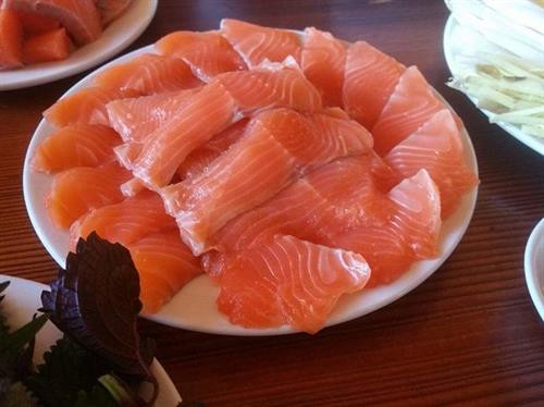 Gỏi cá hồi. Nguồn ảnh: thethaovanhoa.vn Gỏi cá hồi. Nguồn ảnh: thethaovanhoa.vn