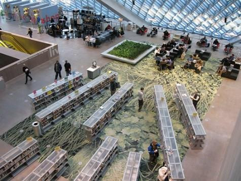 Thư viện trung tâm Seattle – Seattle (WA), Mỹ: được thiết kế theo kiểu xoắn ốc để người đọc có thể xem được hết 4 tầng trưng bày sách mà không bị “làm phiền” bởi những bậc thang. Thư viện trung tâm Seattle – Seattle (WA), Mỹ: được thiết kế theo kiểu xoắn ốc để người đọc có thể xem được hết 4 tầng trưng bày sách mà không bị “làm phiền” bởi những bậc thang.