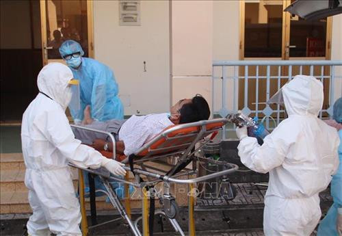 Diễn tập tình huống tiếp nhận, vận chuyển người bệnh nhiễm 2019-nCoV. Ảnh: Đinh Hằng - TTXVN