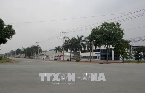 Hạ tầng KCN Tân Đức (huyện Đức Hòa, tỉnh Long An) được đầu tư xây dựng hoàn chỉnh, góp phần thu hút các nhà đầu tư. Ảnh: Bùi Giang - TTXVN Hạ tầng KCN Tân Đức (huyện Đức Hòa, tỉnh Long An) được đầu tư xây dựng hoàn chỉnh, góp phần thu hút các nhà đầu tư. Ảnh: Bùi Giang - TTXVN
