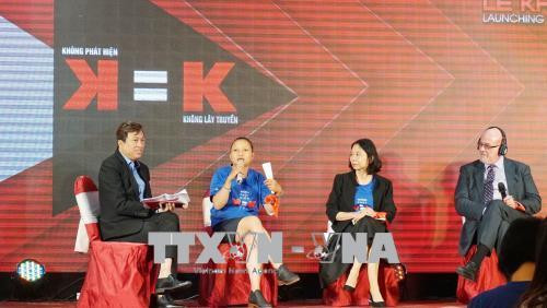 Người sống chung với HIV chia sẻ kinh nghiệm thành công trong điều trị HIV tránh lây nhiễm. Ảnh: Đinh Hằng – TTXVN Người sống chung với HIV chia sẻ kinh nghiệm thành công trong điều trị HIV tránh lây nhiễm. Ảnh: Đinh Hằng – TTXVN