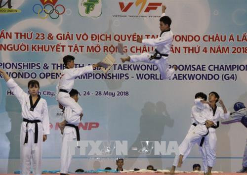 Đội võ nhạc Taekwondo Việt Nam biểu diễn tại lễ khai mạc. Ảnh: Xuân Dự - TTXVN