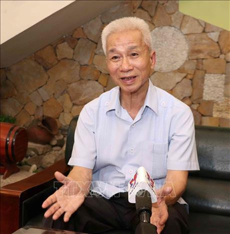 Nguyên Tổng Giám đốc TTXVN Lê Quốc Trung trả lời phỏng vấn về Hội nghị Ban chấp hành OANA lần thứ 44. Ảnh: Văn Điệp – TTXVN