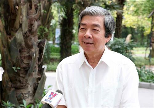 Nguyên Phó Tổng giám đốc TTXVN, nguyên Phó Chủ tịch Thường trực Hội Nhà báo Việt Nam Hà Minh Huệ trả lời phỏng vấn về Hội nghị Ban chấp hành OANA lần thứ 44. Ảnh: Văn Điệp – TTXVN