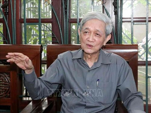 Nguyên Ủy viên Trung ương Đảng, nguyên Tổng Giám đốc TTXVN Hồ Tiến Nghị trả lời phỏng vấn về Hội nghị Ban chấp hành OANA lần thứ 44. Ảnh: Văn Điệp – TTXVN