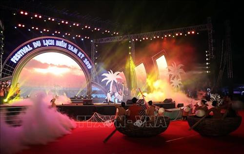 Biểu diễn nghệ thuật tại đêm khai mạc Festival du lịch biển Tam Kỳ năm 2019. Ảnh: Đỗ Trưởng - TTXVN Biểu diễn nghệ thuật tại đêm khai mạc Festival du lịch biển Tam Kỳ năm 2019. Ảnh: Đỗ Trưởng - TTXVN