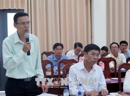 Ông Tuấn Anh, Phó chủ tịch Ủy ban Mặt trận Tổ quốc quận 4 trình bày tham luận. Ảnh:Hoàng Hải - TTXVN