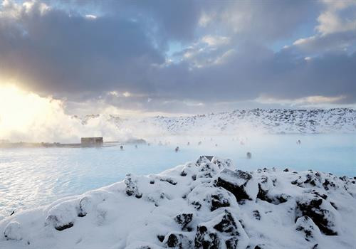 Nằm về phía tây nam của thủ đô Reykjavik (IceLand), Blue Lagoon là suối nước nóng nổi tiếng thu hút rất đông du khách, bởi màu sắc và tác dụng làm đẹp, chữa bệnh ngoài da rất tốt. Ảnh: Blue Lagoon. Nằm về phía tây nam của thủ đô Reykjavik (IceLand), Blue Lagoon là suối nước nóng nổi tiếng thu hút rất đông du khách, bởi màu sắc và tác dụng làm đẹp, chữa bệnh ngoài da rất tốt. Ảnh: Blue Lagoon.