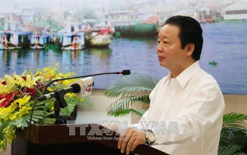 Bộ trưởng Bộ Tài nguyên và Môi trường Trần Hồng Hà phát biểu tại buổi hội nghị. Ảnh: Công Mạo - TTXVN