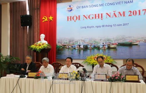 Bộ trưởng Bộ Tài nguyên và Môi trường Trần Hồng Hà cùng các thành viên Ủy ban sông Mê Công Việt Nam chủ trì hội nghị. Ảnh Công Mạo-TTXVN Bộ trưởng Bộ Tài nguyên và Môi trường Trần Hồng Hà cùng các thành viên Ủy ban sông Mê Công Việt Nam chủ trì hội nghị. Ảnh Công Mạo-TTXVN