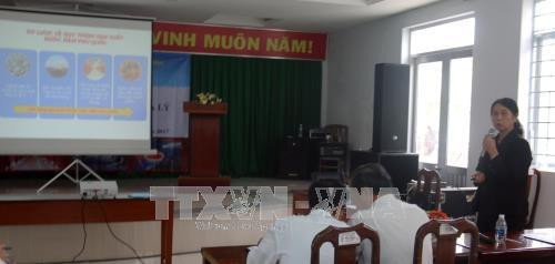 Trình bày tham luận tại hội thảo. Ảnh: Lê Huy Hải - TTXVN Trình bày tham luận tại hội thảo. Ảnh: Lê Huy Hải - TTXVN