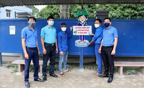 Đoàn viên, thanh niên huyện Hà Trung, tỉnh Thanh Hóa thực hiện mô hình gắn biển Chipi phòng, chống dịch bệnh COVID-19. Ảnh: Nguyễn Nam-TTXVN Đoàn viên, thanh niên huyện Hà Trung, tỉnh Thanh Hóa thực hiện mô hình gắn biển Chipi phòng, chống dịch bệnh COVID-19. Ảnh: Nguyễn Nam-TTXVN