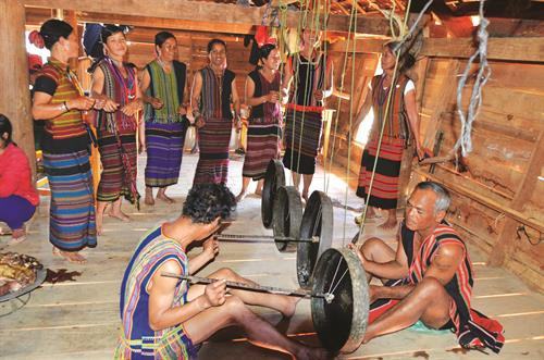 Chiêng Tha - báu vật của người Brâu ở Kon Tum ảnh 2 Chiêng Tha - báu vật của người Brâu ở Kon Tum ảnh 2