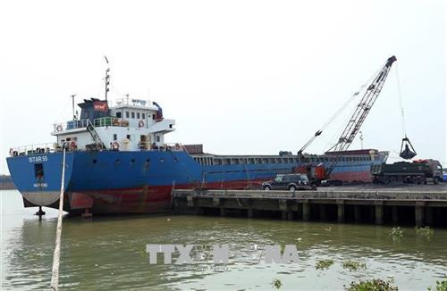 Nâng cao năng lực giao thông đường thủy khu vực phía Nam. Ảnh: Trần Huy Hùng - TTXVN Nâng cao năng lực giao thông đường thủy khu vực phía Nam. Ảnh: Trần Huy Hùng - TTXVN