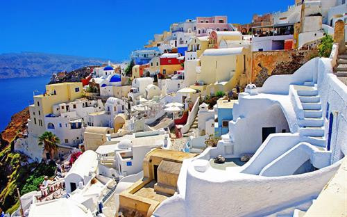 Oia là một ngôi làng xinh đẹp nằm trên đảo Santorini, Hy Lạp. Những ngôi nhà nhỏ xinh, với màu trắng, xanh, be, hồng tạo nên vẻ đẹp làm say lòng du khách khi đến đây. Oia được ví như viên ngọc của vùng Địa Trung Hải. Ảnh: MrWallpaper. Oia là một ngôi làng xinh đẹp nằm trên đảo Santorini, Hy Lạp. Những ngôi nhà nhỏ xinh, với màu trắng, xanh, be, hồng tạo nên vẻ đẹp làm say lòng du khách khi đến đây. Oia được ví như viên ngọc của vùng Địa Trung Hải. Ảnh: MrWallpaper.