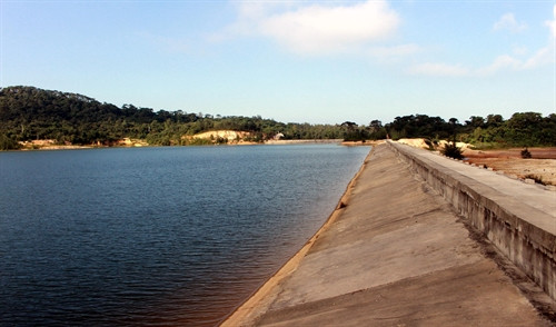 Với dung tích hàng trăm ngàn m3 nước, các hồ chứa cung cấp đủ nước sinh hoạt cho người dân đảo Cô Tô Với dung tích hàng trăm ngàn m3 nước, các hồ chứa cung cấp đủ nước sinh hoạt cho người dân đảo Cô Tô