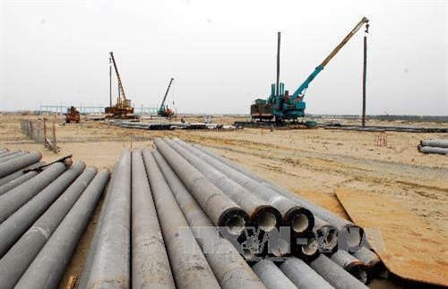 Xây dựng nhà máy sản xuất thạch cao tấm của Công ty Knauf Việt Nam công suất 12 triệu m2/năm và khung định hình kim loại công suất 15 triệu m, tổng vốn đầu tư 30 triệu EURO của CHLB Đức tại Khu công nghiệp Đình Vũ. Ảnh: Danh Lam - TTXVN