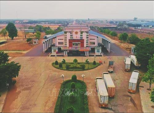 Khu công nghiệp Becamex Bình Phước (Chơn Thành, Bình Phước). Ảnh: Dương Chí Tưởng – TTXVN Khu công nghiệp Becamex Bình Phước (Chơn Thành, Bình Phước). Ảnh: Dương Chí Tưởng – TTXVN