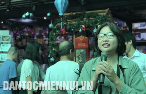 Quang cảnh chương trình giao lưu, giới thiệu sách Vùng đất Nam Bộ