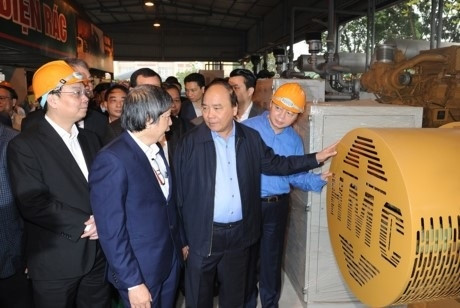 Thủ tướng Nguyễn Xuân Phúc thị sát tại Nhà máy Điện rác HCM. Ảnh: Báo Xây dựng Thủ tướng Nguyễn Xuân Phúc thị sát tại Nhà máy Điện rác HCM. Ảnh: Báo Xây dựng