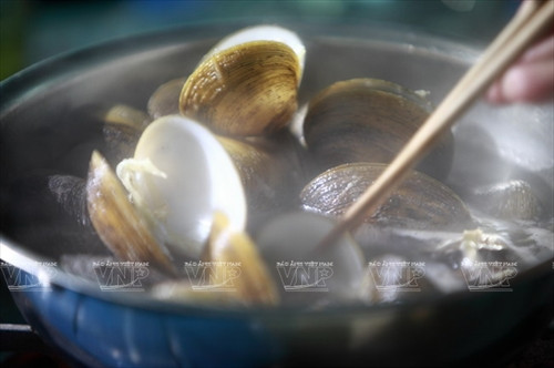 Lưu ý luộc vọp khi thấy vọp há miệng ra tức đã chín không nên để quá lâu, thịt sẽ teo lại, ăn không ngon. Lưu ý luộc vọp khi thấy vọp há miệng ra tức đã chín không nên để quá lâu, thịt sẽ teo lại, ăn không ngon.