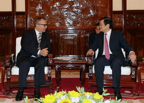 Sáng 20/8/2015, tại Phủ Chủ tịch, Chủ tịch nước Trương Tấn Sang tiếp Ngài Akif Ayhan, Đại sứ đặc mệnh toàn quyền Cộng hòa Thổ Nhĩ Kỳ tại Việt Nam, đến trình Quốc thư. Ảnh: Nguyễn Khang – TTXVN