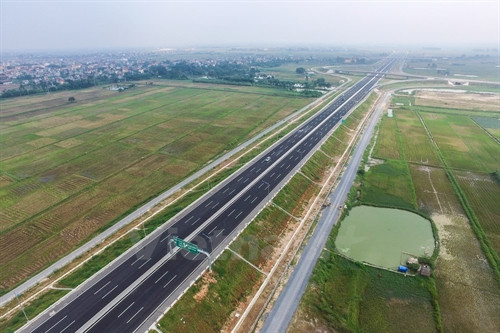 Trong đó 6 km chạy qua Hà Nội, 26 km qua Hưng Yên, 40 km qua Hải Dương và 33 km qua Hải Phòng.