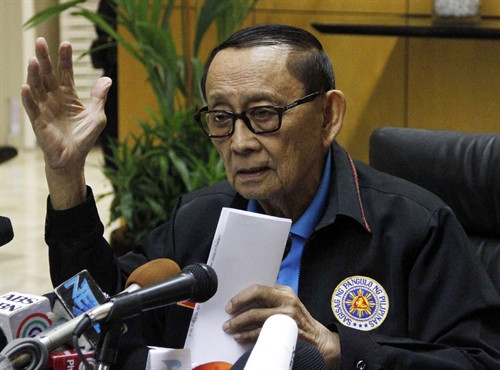 Cựu Tổng thống Fidel Ramos phát biểu trong cuộc họp báo ở Manila trước chuyến công du. EPA/TTXVN