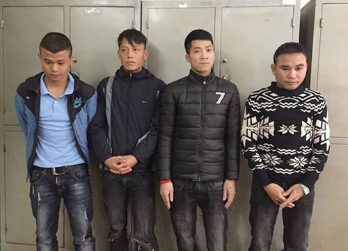 Các đối tượng Phạm Vân Chung, Phạm Văn Quỳnh, Viên Đình Nam và Trần Văn Chiến tại cơ quan công an. Ảnh: TTXVN phát Các đối tượng Phạm Vân Chung, Phạm Văn Quỳnh, Viên Đình Nam và Trần Văn Chiến tại cơ quan công an. Ảnh: TTXVN phát