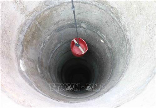 Tình trạng khô hạn kéo dài khiến hàng trăm giếng đào ở Phú Yên bị cạn kiệt. Ảnh: Phạm Cường-TTXVN Tình trạng khô hạn kéo dài khiến hàng trăm giếng đào ở Phú Yên bị cạn kiệt. Ảnh: Phạm Cường-TTXVN
