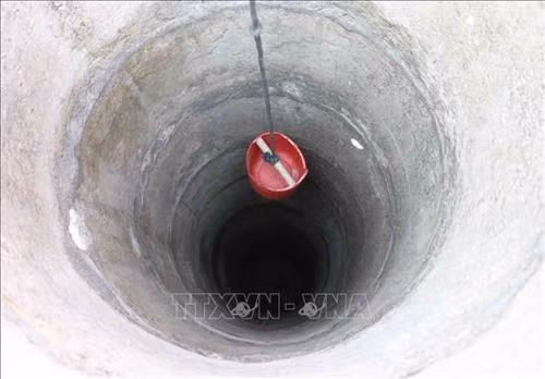 Tình trạng khô hạn kéo dài khiến hàng trăm giếng đào ở Phú Yên bị cạn kiệt. Ảnh: Phạm Cường-TTXVN