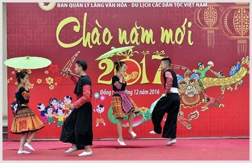 Một tiết mục văn nghệ tại Làng Văn hóa-Du lịch các dân tộc Việt Nam